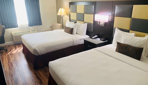 Habitación estándar, 2 camas de matrimonio, no fumadores, frigorífico y microondas (Pet Friendly)
