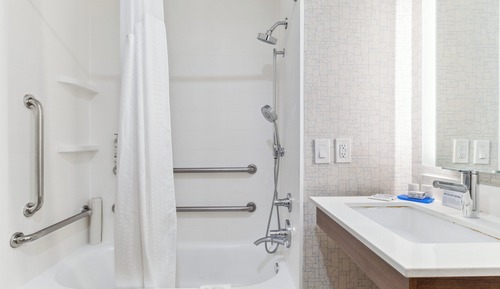 Habitación estándar, 2 camas de matrimonio, bañera accesible (Accessible Tub)