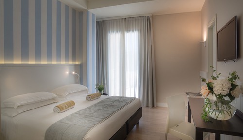 Habitación superior con 1 cama doble o 2 individuales