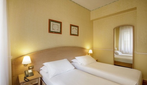 Habitación clásica con 2 camas individuales