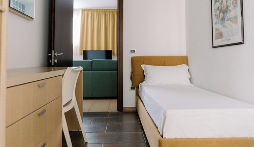 Apartamento, en edificio anexo