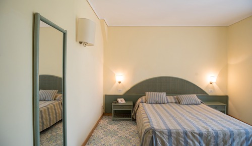 Habitación estándar con 1 cama doble o 2 individuales