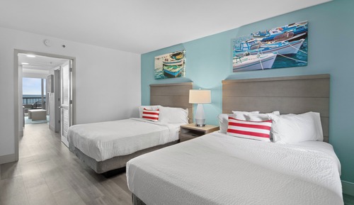 Pinnacle Oceanfront Deluxe One Bedroom Queen Suite