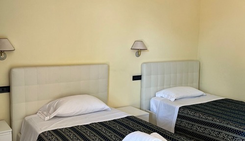 Habitación cuádruple básica, 2 camas dobles, planta baja
