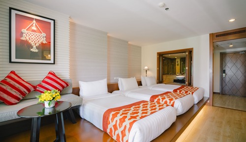 Habitación triple Premier, 3 camas individuales, vistas a la piscina