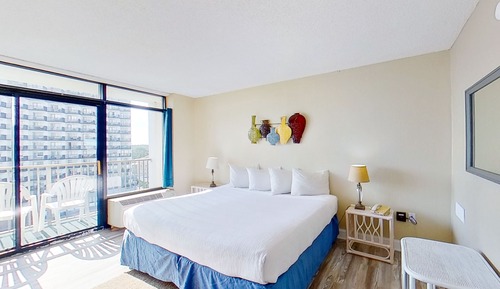 Habitación (Studio, King Bed, Partial Ocean View)