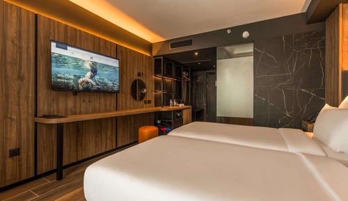 Habitación Deluxe con 1 cama doble o 2 individuales, vistas parciales al mar