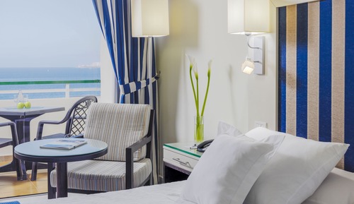 Habitación doble, vistas al mar (2 Adults + 1 Child)