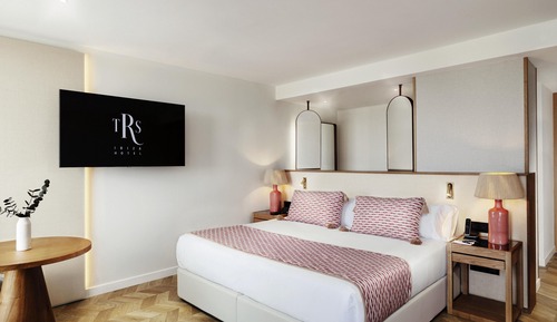 Junior Suite, Terrace (Signature Level, Jacuzzi) - Club Access Included