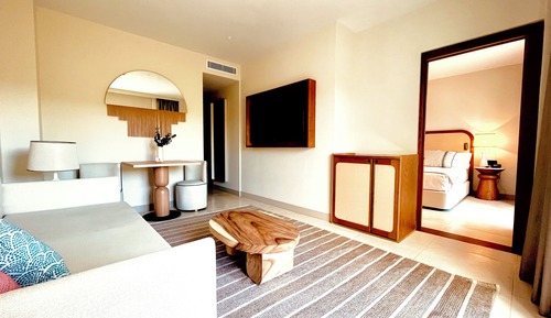 Studio Suite (Signature Level) - Club Access Included