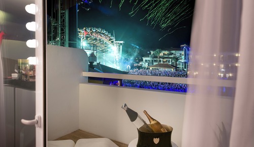Superior Party View - Entrance to Ushuaia Club Included