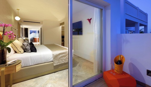AY Caramba Suite - Entrance to Ushuaia Club Included