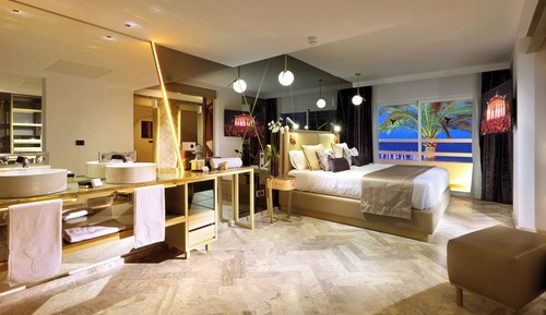 Oh My God! Suite - Entrance to Ushuaia Club Included