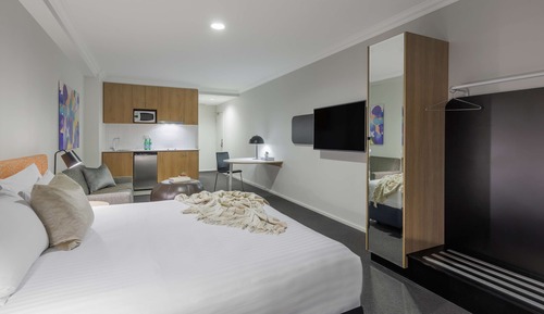 Estudio, vistas a la ciudad (No Housekeeping)