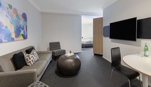 Estudio ejecutivo (No Housekeeping)