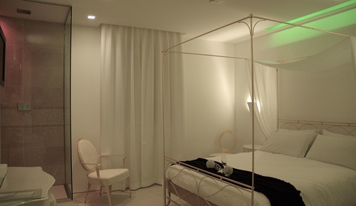 Suite junior (Olives court view)