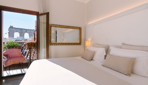 Habitación superior con 1 cama doble o 2 individuales