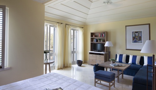 Interconnecting Junior Suite with Pool & Garden Studio with Sea View