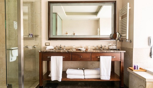 Suite Deluxe, 1 cama de matrimonio grande, balcón, vistas al lago