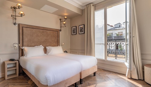 Habitación Deluxe con 1 cama doble o 2 individuales, balcón, vistas a la ciudad