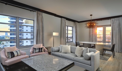 Suite presidencial, balcón, vistas a la ciudad (Vice Presidential City Skyline View)