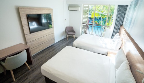 Habitación Deluxe doble, 2 camas dobles, vistas a la piscina