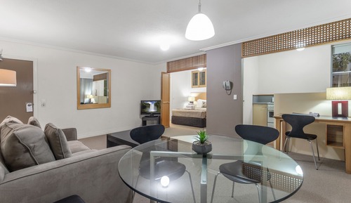 Apartamento clásico, 1 cama de matrimonio, cocina, en la zona del patio