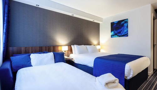 Habitación estándar, 1 cama doble con sofá cama (with Free Hot Breakfast)