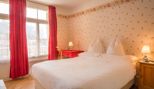 Habitación estándar con 1 cama doble o 2 individuales, vistas al complejo turístico