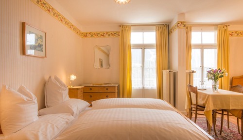 Habitación superior con 1 cama doble o 2 individuales, vistas a la montaña
