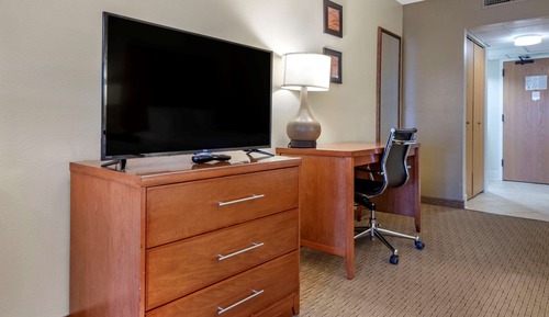 Suite, varias camas, no fumadores, vistas a la piscina (Upgrade)