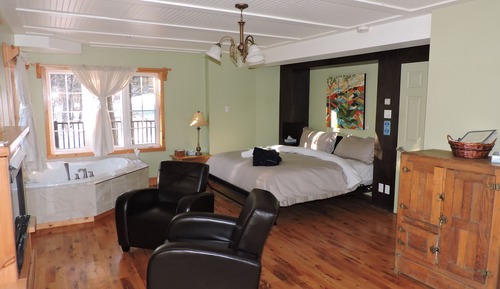 Suite Signature, 1 cama de matrimonio grande, bañera de hidromasaje, vistas al río