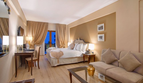 Suite junior, vistas a la piscina