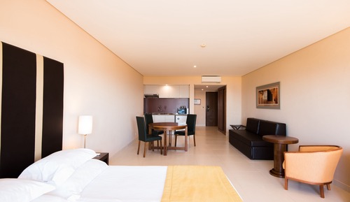 Habitación con 2 camas individuales, vistas al jardín