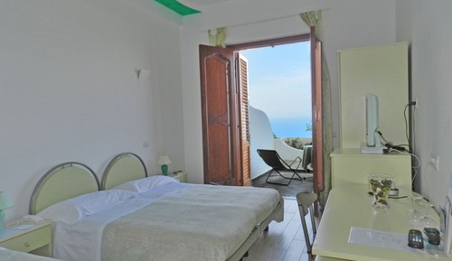 Habitación triple, balcón, vistas al mar