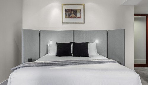 Peppers Premium King Room