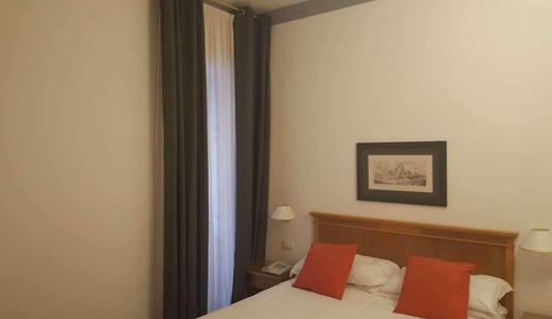 Habitación estándar con 1 cama doble o 2 individuales