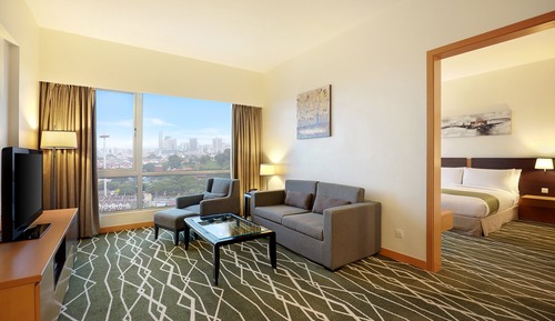 Suite, 1 cama de matrimonio grande, vistas a la ciudad