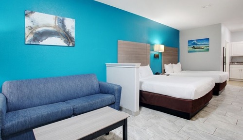 2 Queen Deluxe Suite, 1st Floor