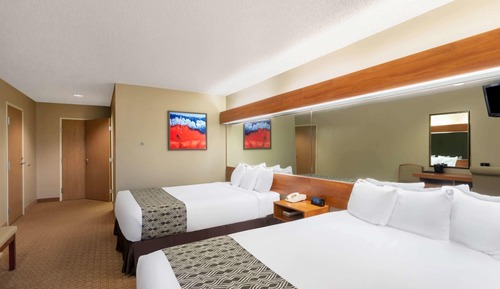 Habitación Deluxe, 2 camas de matrimonio, accesible para personas con discapacidad (Mobility)