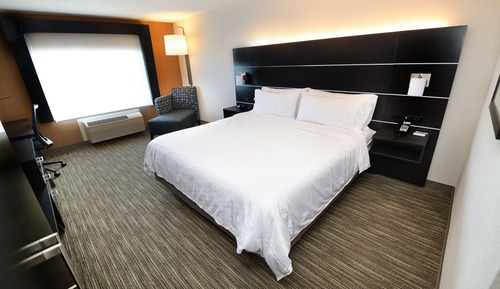 Habitación estándar, 1 cama de matrimonio grande (Communications, Mobil, Roll-In Shower)
