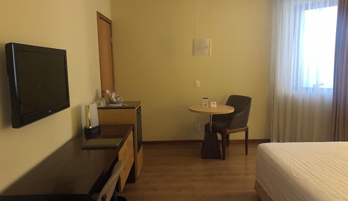 Habitación básica con 2 camas individuales