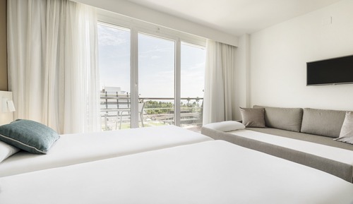Habitación doble con cama supletoria (2 adultos + 1 niño)