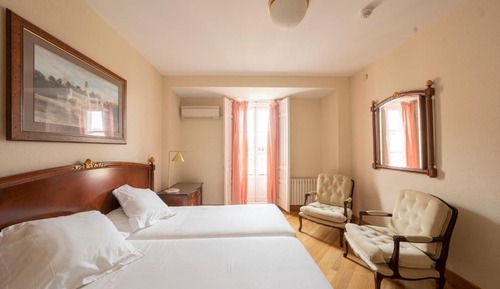 Habitación clásica con 2 camas individuales