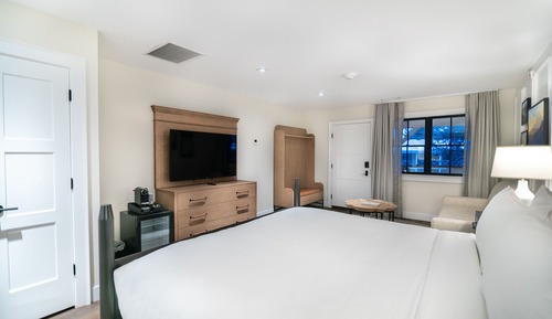 Habitación Deluxe, 1 cama de matrimonio grande con sofá cama (Premium King, Sofa Bed, Private Patio)