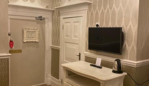 Suite ejecutiva, baño privado, vistas al jardín