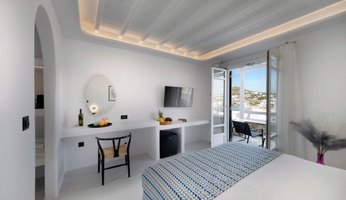 Habitación con 1 cama doble o 2 individuales, vistas parciales al mar