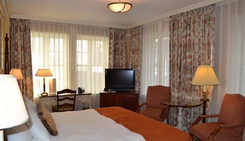 Habitación superior, 1 cama de matrimonio grande, en esquina