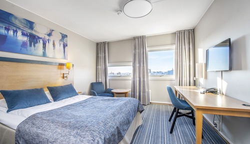 Small double room (140 cm wide bed)