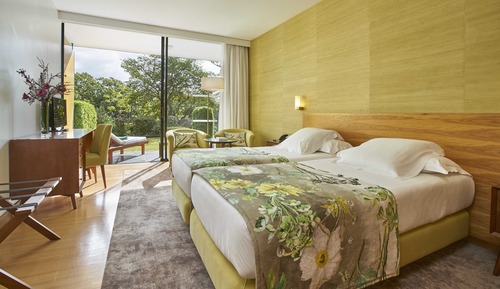 Habitación con 2 camas individuales, vistas al jardín